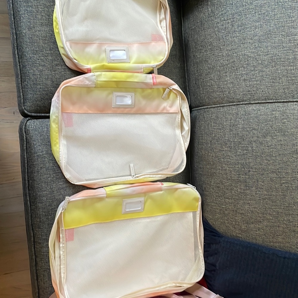 Set of 3 packing cubes - Never Used